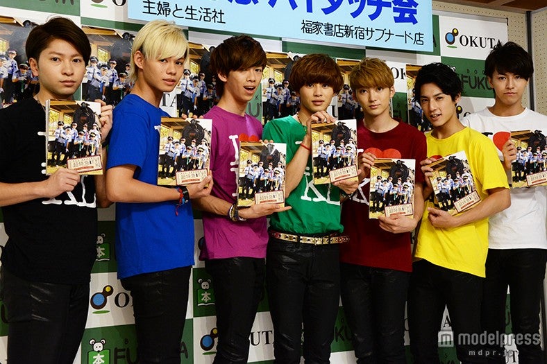 超特急（左から）コーイチ、カイ、リョウガ、タクヤ、ユーキ、ユースケ、タカシ