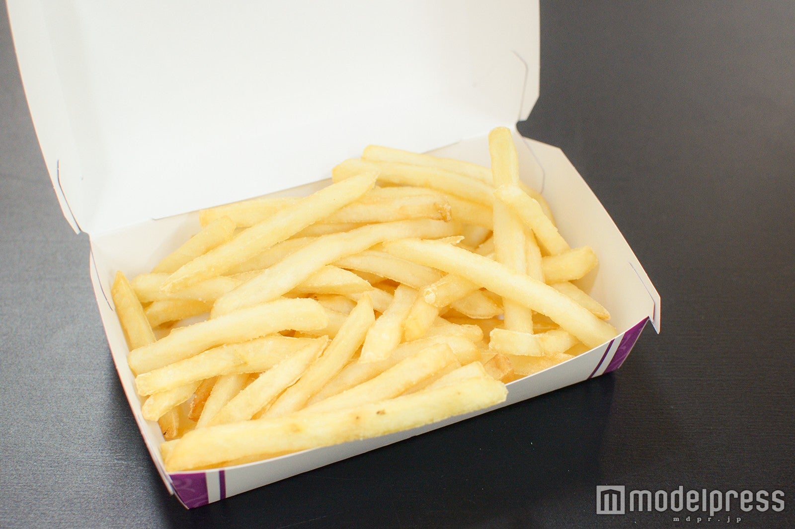 開けてみると、ポテトがたっぷり（C）モデルプレス