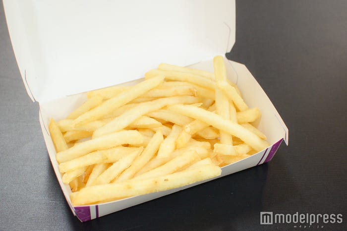 開けてみると、ポテトがたっぷり(C)モデルプレス