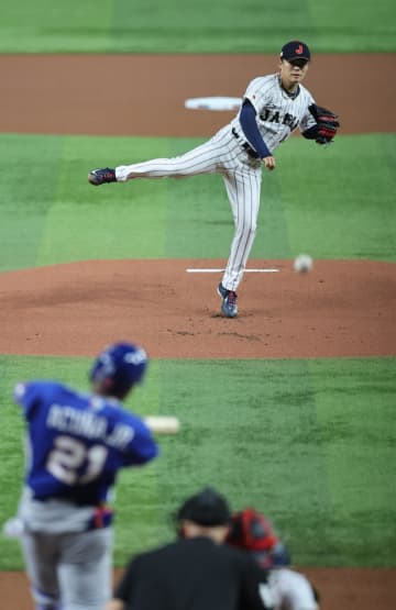 山本由伸がまさか・・・いきなりアクーニャに先頭打者アーチを被弾 2球で先制点を失う 二回も連続二塁打で勝ち越し許す