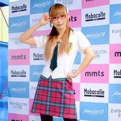 “エヴァ”服に衣装チェンジした中川翔子(C)カラー