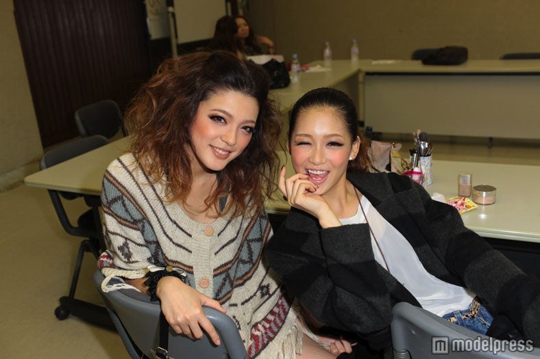 （左から）永井麻央、谷川りさこ