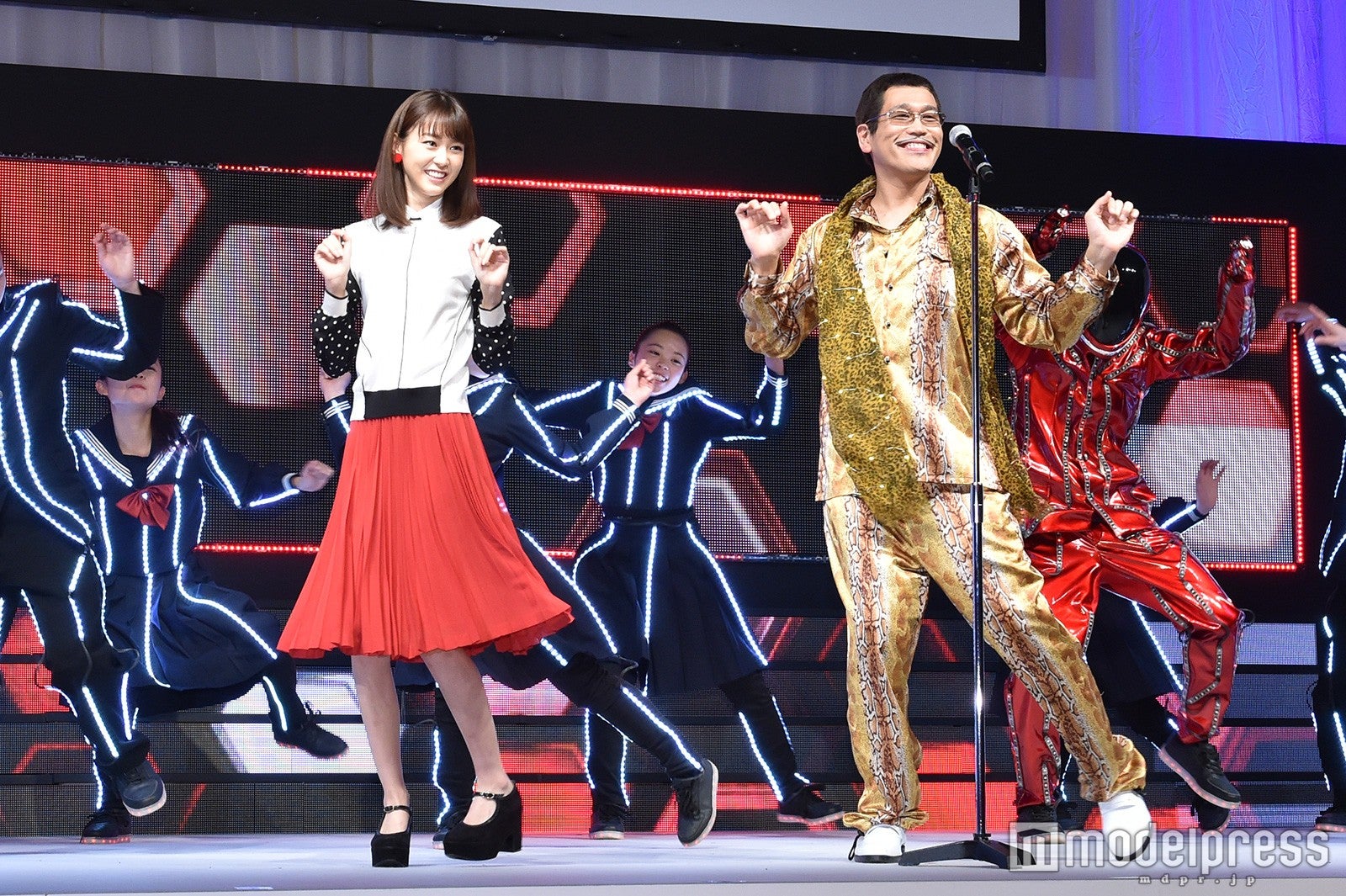 桐谷美玲、ピコ太郎 （C）モデルプレス