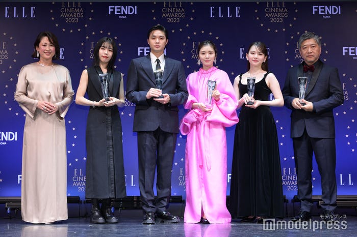 坂井佳奈子編集局長、アイナ・ジ・エンド、磯村勇斗、松岡茉優、山田杏奈、是枝裕和監督(C)モデルプレス