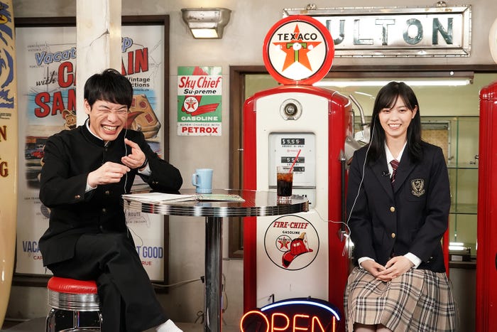 川島明、西野七瀬 (C)読売テレビ・日本テレビ