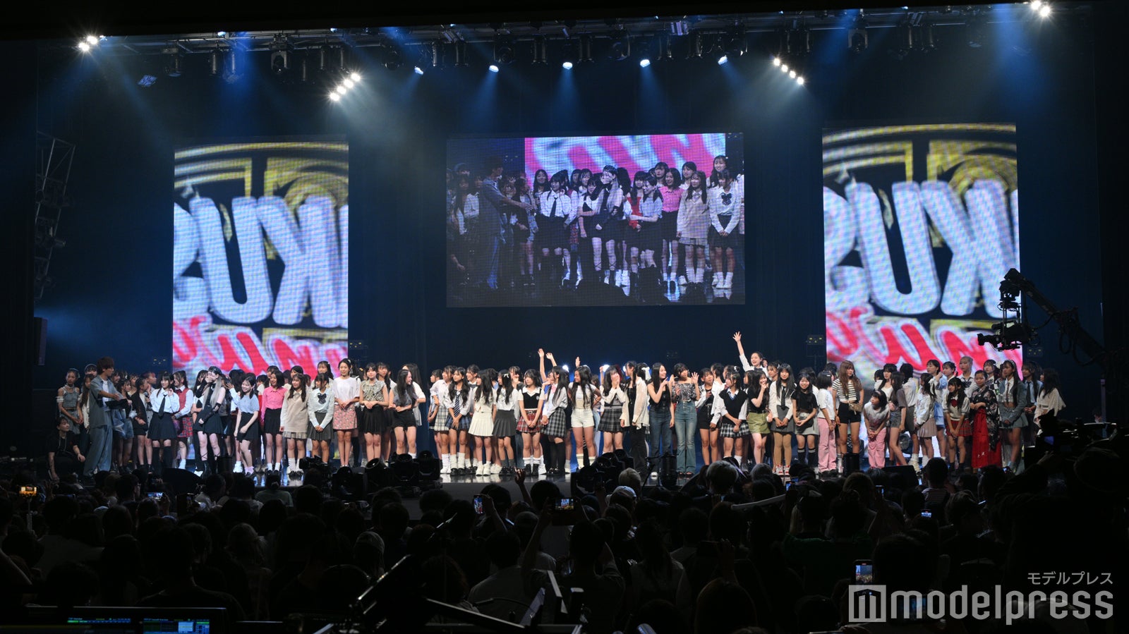 なんばHatchでのステージの様子（C）モデルプレス