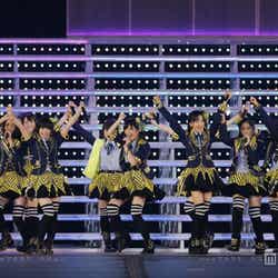 「メロンジュース」/「AKB48 2013真夏のドームツアー~まだまだ、やらなきゃいけないことがある~」福岡公演2日目より(C)AKS