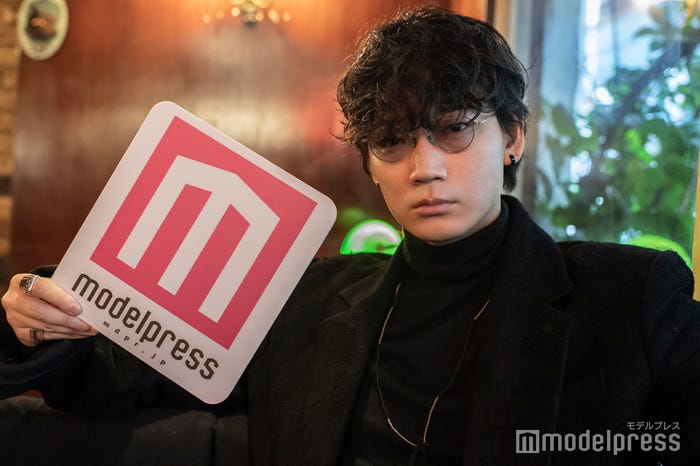 綾野剛(C)モデルプレス