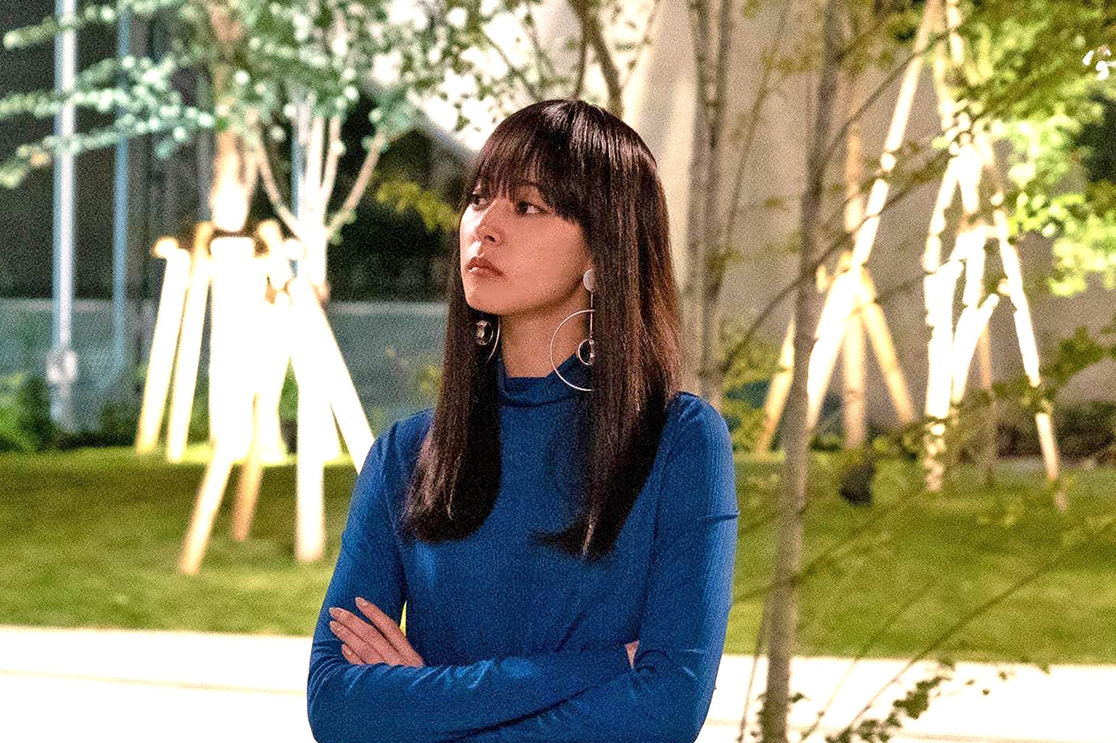 “冷ややかユリカ”の新木優子／「モトカレマニア」より（C）フジテレビ