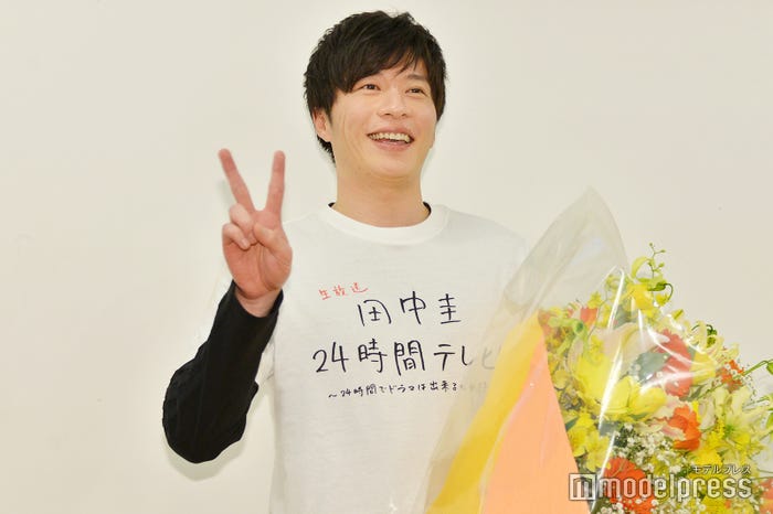 田中圭ピース(C)モデルプレス