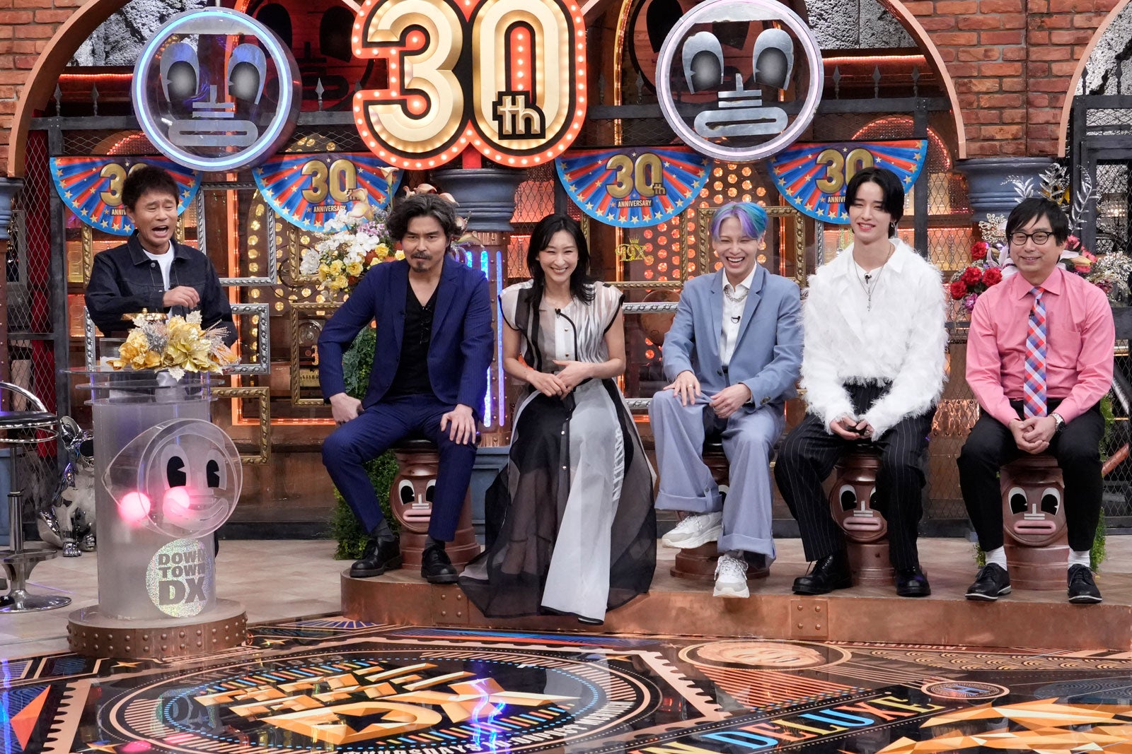 浜田雅功、小澤征悦、浅田舞川尻蓮、佐藤景瑚、おいでやす小田（C）読売テレビ