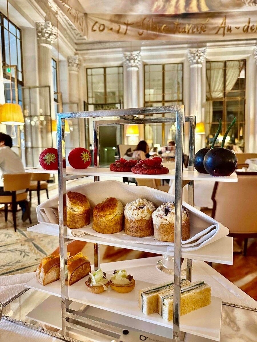 スタイリッシュなスタンドが印象的