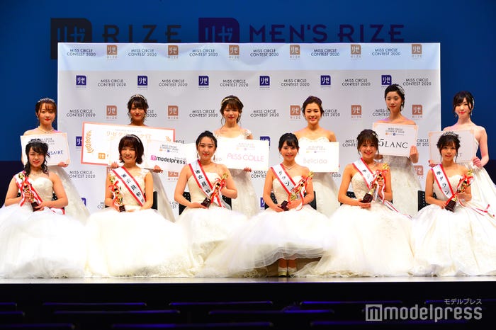 (後列左から)上出梨乃さん、小松原光里さん、奥野粋子さん、青野日向子さん、新居見葵さん、赤石美友さん(前列左から)石井美帆さん、海野名津紀さん、工藤ありささん、森明日香さん、小山倫可さん、薬真寺伽帆さん(C)モデルプレス