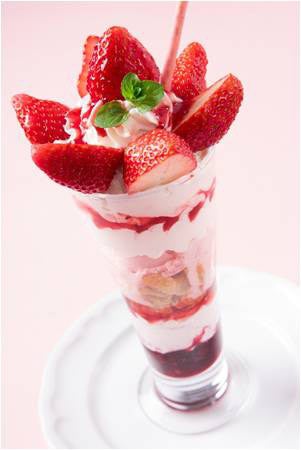 「とちおとめのストロベリーパフェ」店舗名：RUBY CAFE（3F）、価格850円（税込）／画像提供：JA全農とちぎ