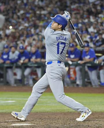 大谷翔平 第5打席で左越え三塁打！全力疾走に敵地が騒然 第4打席後に足を引きずるようなしぐさも ド軍はまさか無得点で連勝ストップ