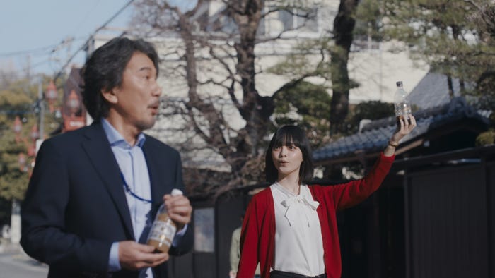 役所広司、平手友梨奈/新TVCM「町おこし」篇より(提供写真)