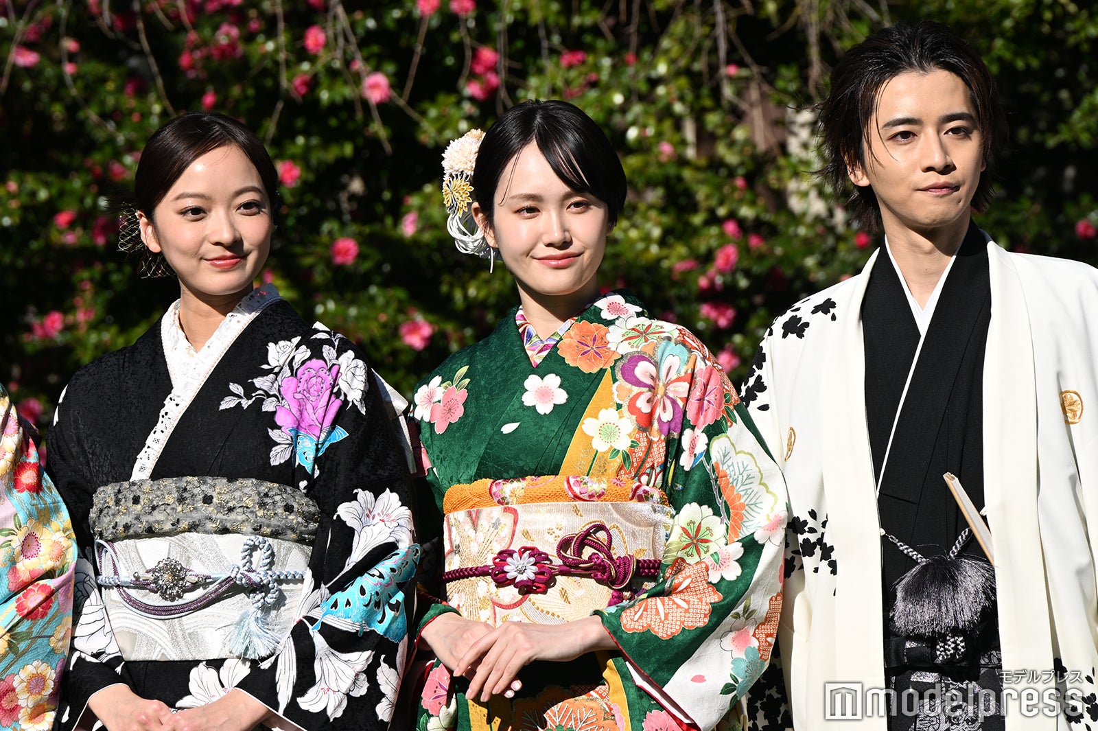 川瀬莉子、尾碕真花、飯島寛騎（C）モデルプレス