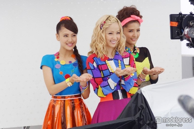 【左から】藤井夏恋(Happiness)、Ami（E-girls）、藤井萩花(Flower)