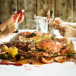 原宿に手掴みシーフードダイニング「キャッチ ザ ケイジャン シーフード」OPEN/画像提供:株式会社フレーバーワークス