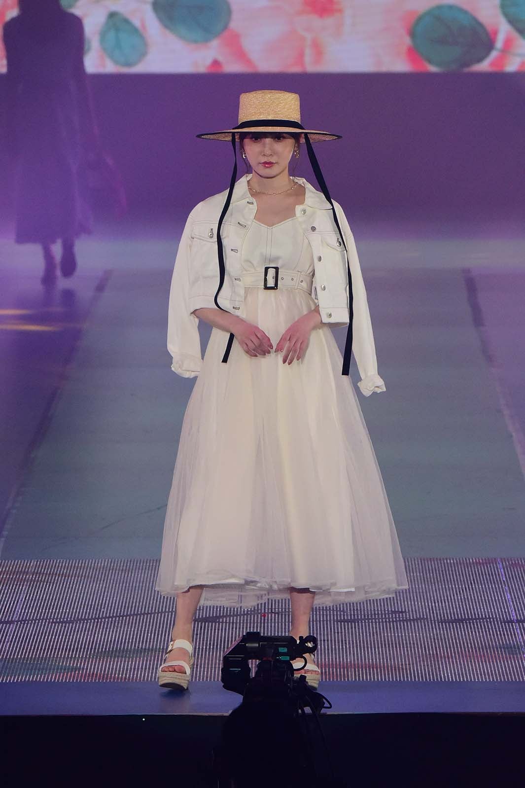 加藤史帆（C）Rakuten GirlsAward 2023 SPRING／SUMMER