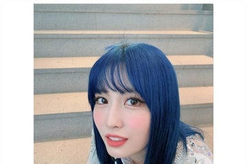 Twiceモモ 青髪に絶賛の声 ジヒョは赤髪に モデルプレス Twiceモモ 青髪に絶賛の声 ジヒョは赤髪に モデルプレス