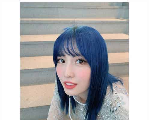 TWICEモモ、青髪に絶賛の声 ジヒョは赤髪に