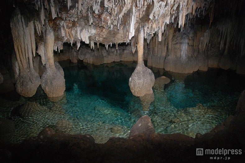 神秘的な光景に出合える洞窟探検／画像提供：沖縄観光コンベンションビューロー