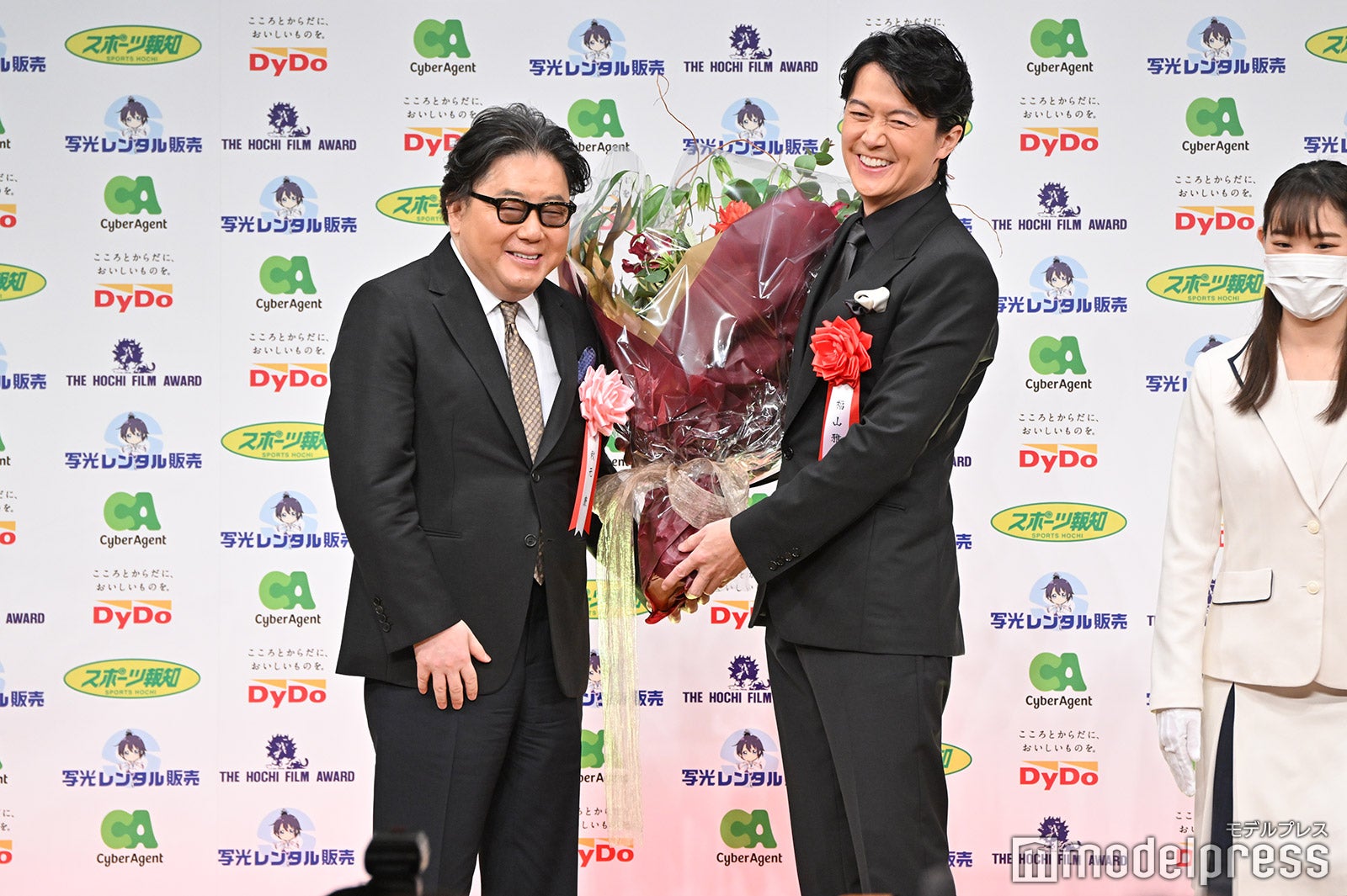 秋元康、福山雅治（C）モデルプレス