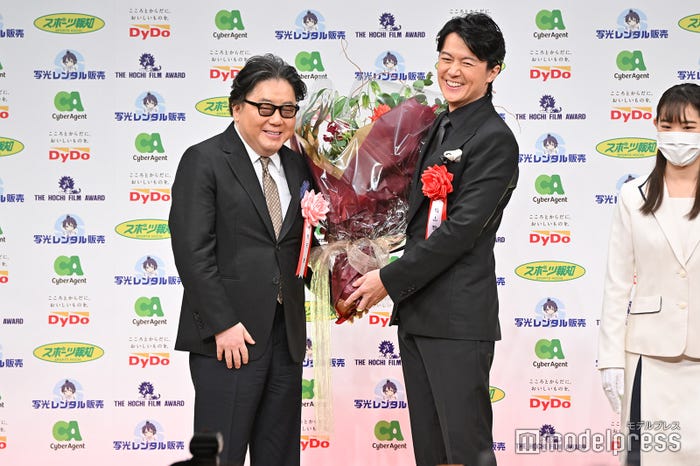 秋元康、福山雅治(C)モデルプレス
