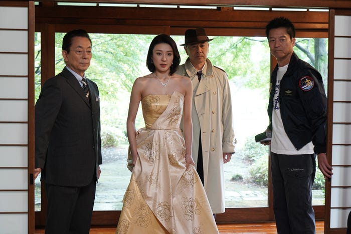 水谷豊、潤花、高橋克実、寺脇康文「相棒season22」第6話より(C)テレビ朝日