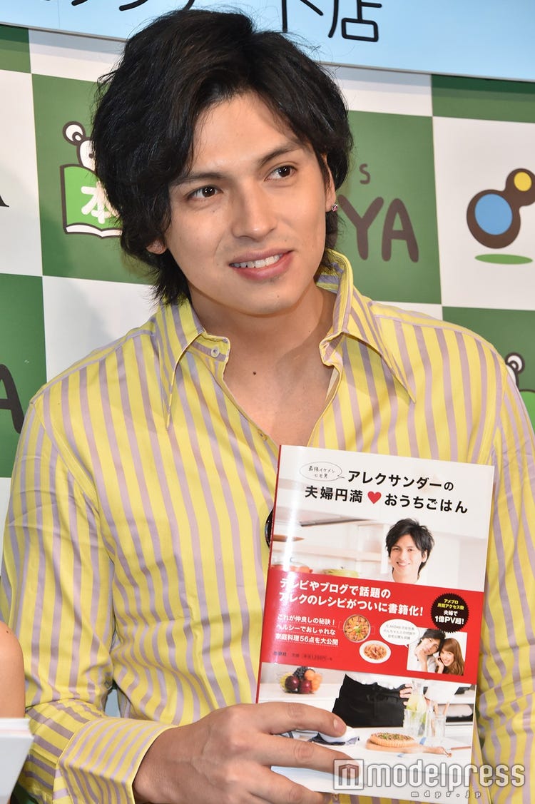 アレク 父親が整形で イケメンになった ビフォー写真 も公開 モデルプレス アレク 父親が整形で イケメンになった ビフォー写真 も公開 モデルプレス