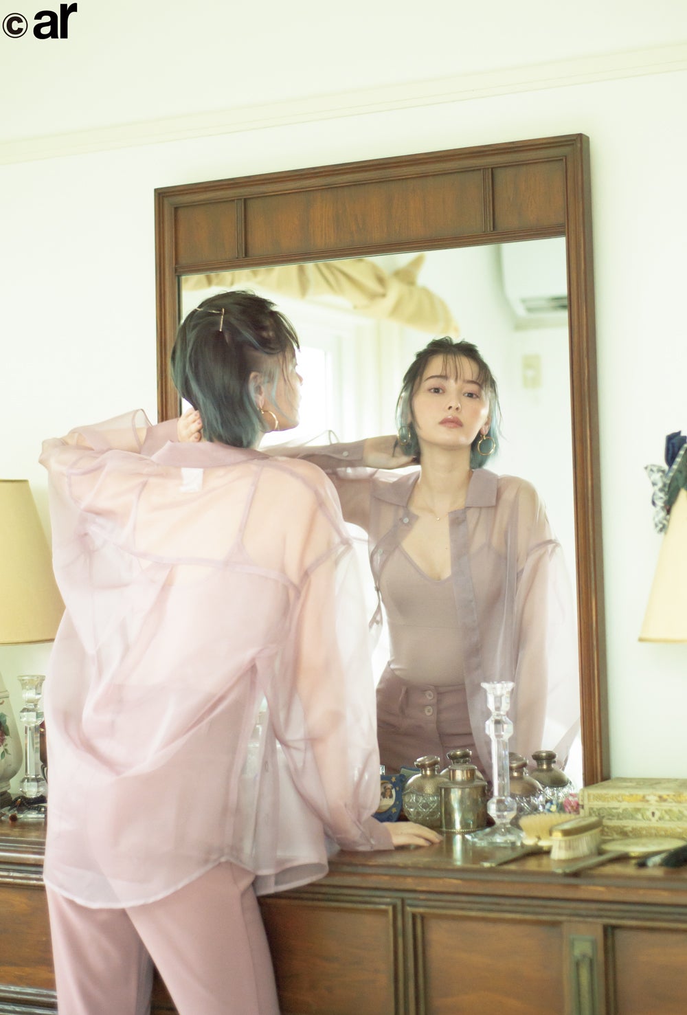 玉城ティナ、胸元ちらりアンニュイに魅せる