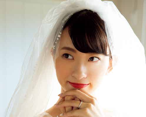 倉持由香、結婚発表後初のグラビア撮影 SEXYウェディングドレス姿に