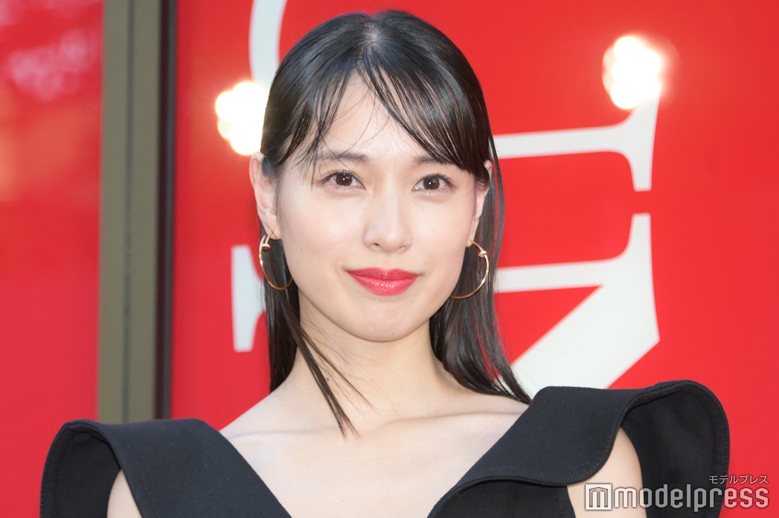 戸田恵梨香、夫・松坂桃李から貰った時計輝く ブラックドレスで美谷間披露＜TIME UNLIMITED - カルティエ ウォッチ 時を超える＞ -  モデルプレス