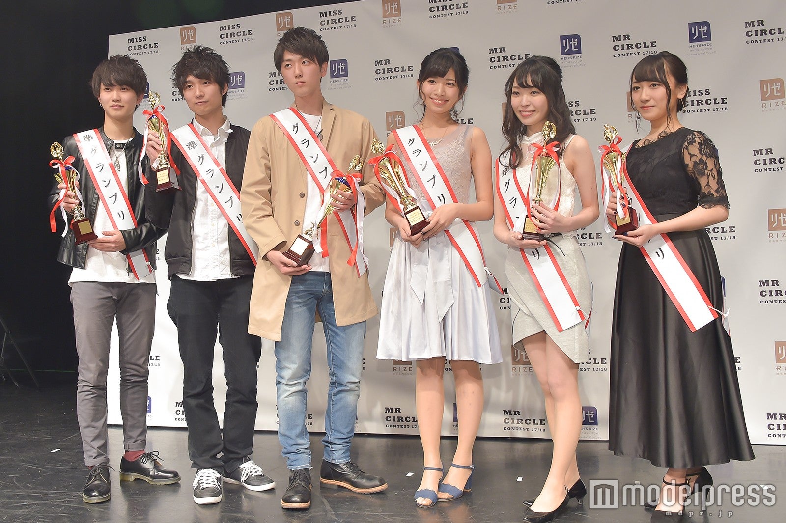 （左から）芹澤瞬さん、小川拓馬さん、草地稜之さん、荒木沙織さん、白井佑奈さん 田中みなみさん （C）モデルプレス