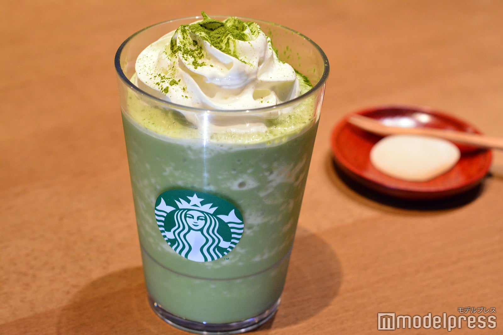 同日よりスターバックス ティー ＆ カフェの「和三蜜 抹茶 フラペチーノ」、「和三蜜 ほうじ茶 フラペチーノ」に、「もちっと求肥 カスタマイズ」が登場（＋110円）（C）モデルプレス