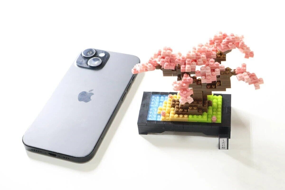 完成したプチブロックしだれ桜とiPhone 完成したプチブロックしだれ桜とiPhone