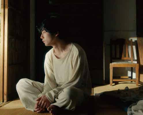 坂口健太郎、傷ついた人を癒す青年役で映画主演 齋藤飛鳥が元恋人に<サイド バイ サイド 隣にいる人>