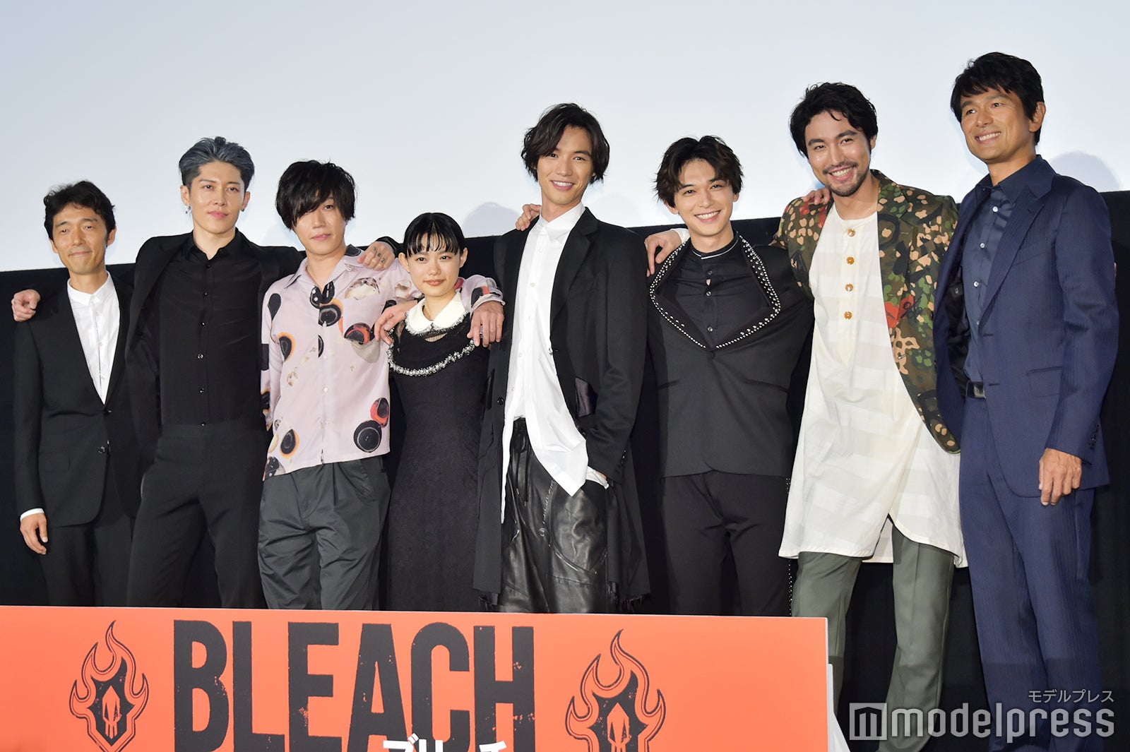 左から：佐藤信介監督、MIYAVI、早乙女太一、杉咲花、福士蒼汰、吉沢亮、小柳友、江口洋介 （C）モデルプレス