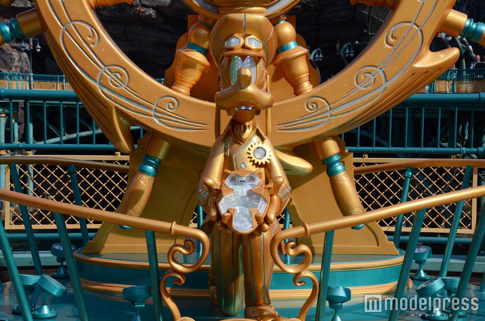 クリスタルポイント／「東京ディズニーシー15周年“ザ・イヤー・オブ・ウィッシュ”」（C）モデルプレス