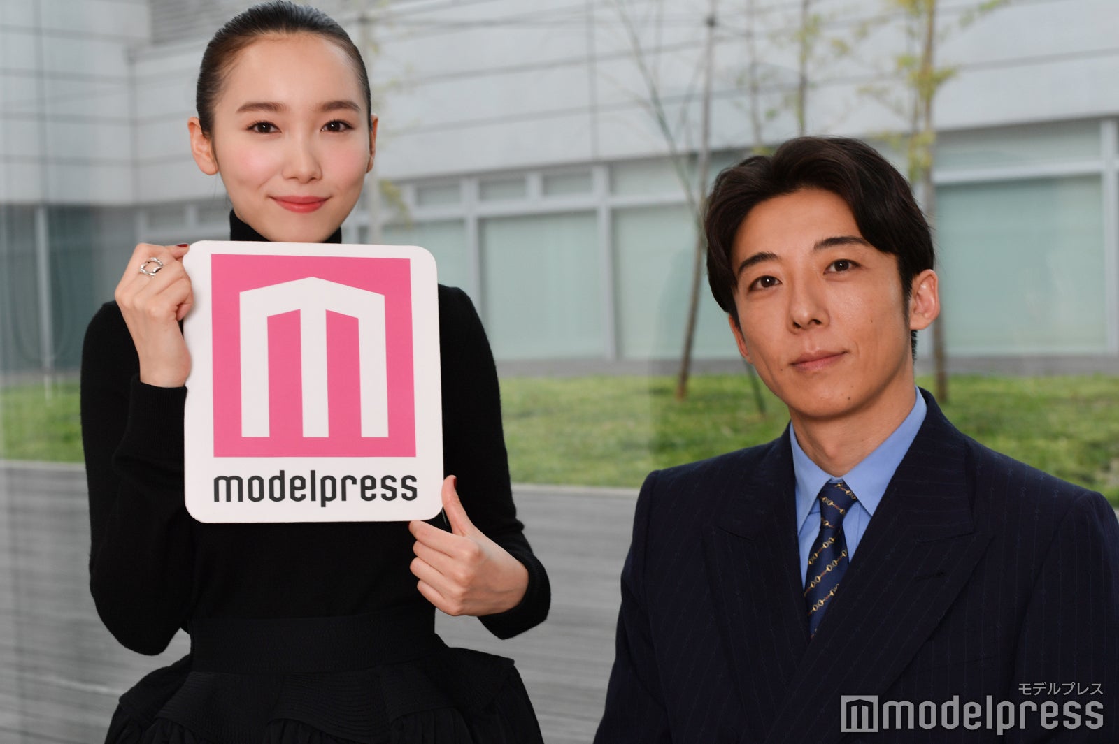 モデルプレスのインタビューに応じた飯豊まりえ、高橋一生（C）モデルプレス