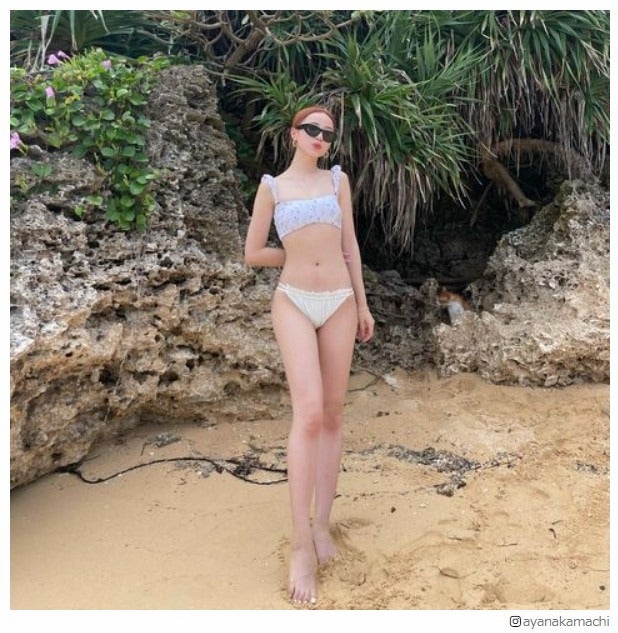 中町綾、水着でスレンダーボディ披露「脚長すぎる」「スタイル抜群」と反響