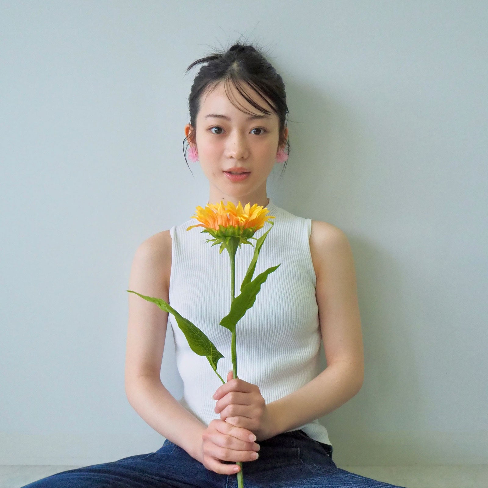 白鳥玉季、ファーストカレンダー決定 “15歳最後の姿”をマネージャーが撮影