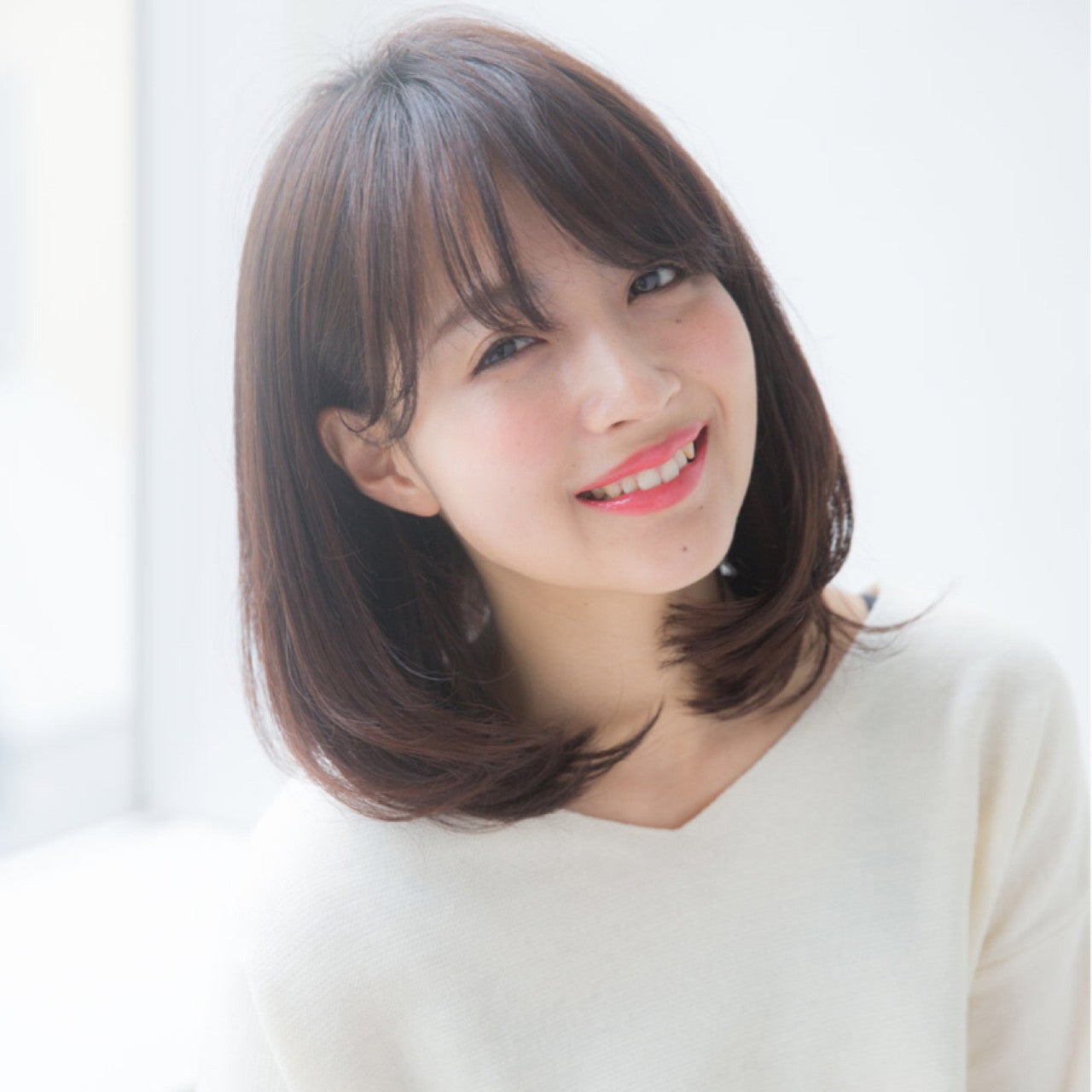 ミディアムの髪型は大人女子におすすめ 大人の魅力を引き出すヘア