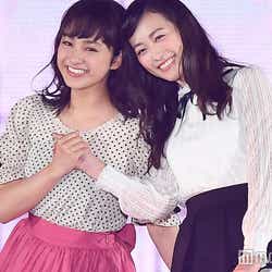 モデルプレス - 平祐奈&福原遥“もしツア”コンビが登場 ステージ上で天使のじゃれ合い<GirlsAward 2017 A/W>