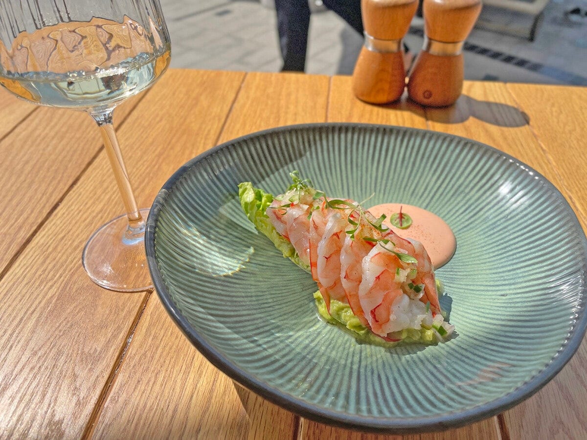 ワインとおつまみで気軽なテラスランチもおすすめ