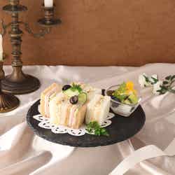 Sandwich Plate 税込1,790円(C)HYBE LABELS JAPAN & HYBE. All Rights Reserved.