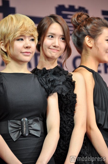 少女時代（左から）サニー、ユナ