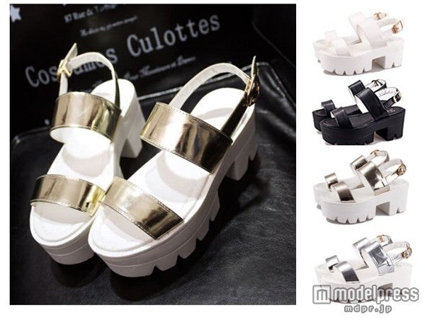 メタリックスポーツサンダル「SACRAMENTO」3,207円（税込）