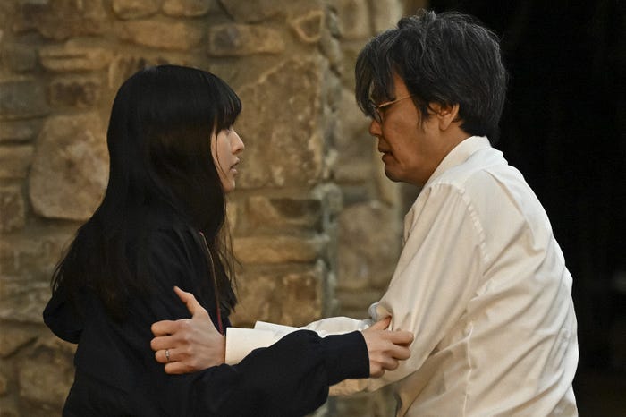 竹下優名、岡部たかし「キャスター」第4話(C)TBS